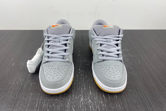 Nike SB Dunk Low “Grey Gum” DV5464-001