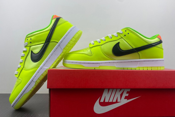Nike Dunk Low “Glow in the Dark”  FJ4610-702