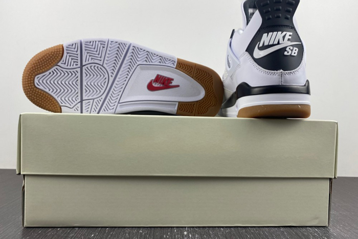 Nike SB x Air Jordan 4  DR5415-100