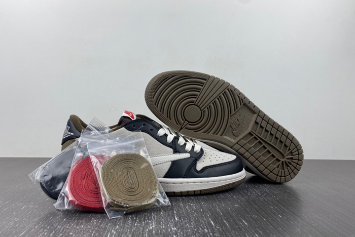 Travis Scott x Air Jordan 1 Low DM7866-902