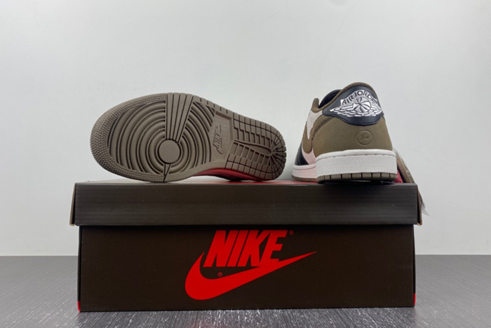 Travis Scott x Air Jordan 1 Low DM7866-902