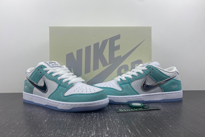 Dunk SDCAI*NIKE SB Low FD2562-400