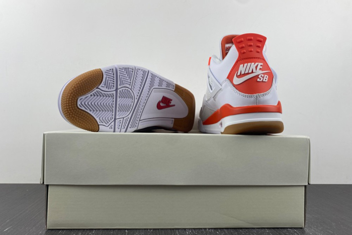 Nike SB x Air Jordan 4 DR5415-108