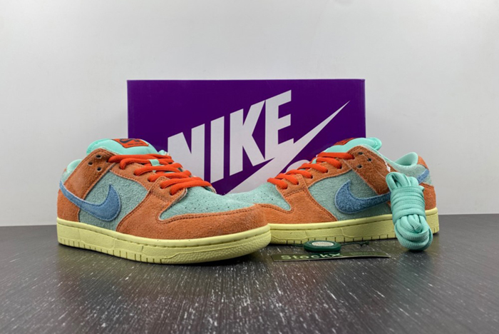 Nike SB Dunk Low “Noise Aqua” DV5429-800