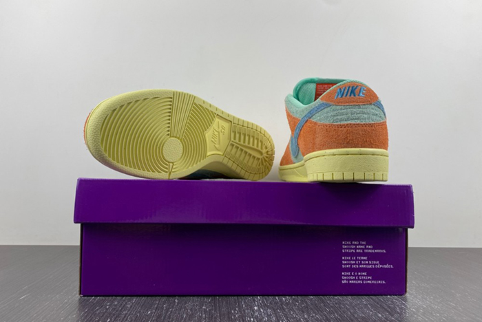 Nike SB Dunk Low “Noise Aqua” DV5429-800