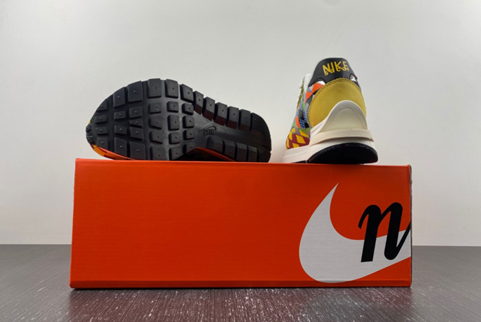 sacai x Nike Waffle Woven Green Gusto  DR5209-300