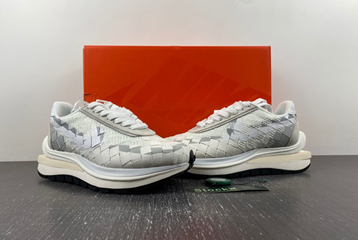 sacai x Nike Waffle Woven Green Gusto DR5209-100