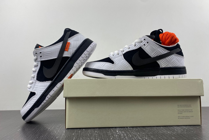 TIGHTBOOTH x Nike SB Dunk Low FD2629-100