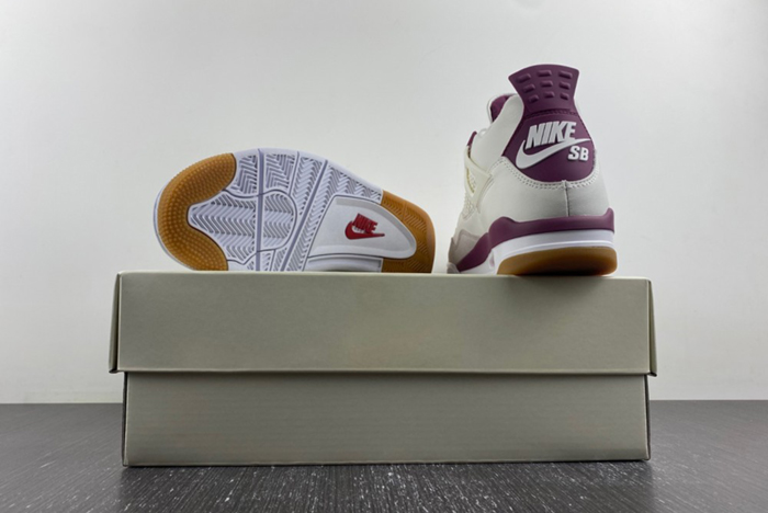 SB x Jordan 4 “Sapphire” AJ4 DR5415-102