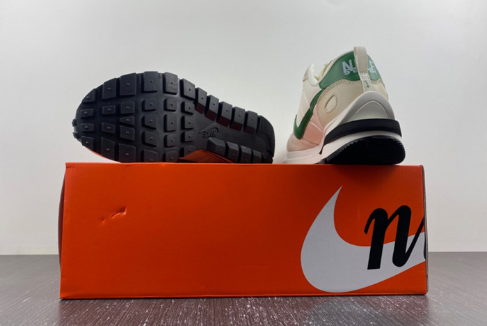 Sacai x VaporWaffle “Tour Yellow ” DD1875-102