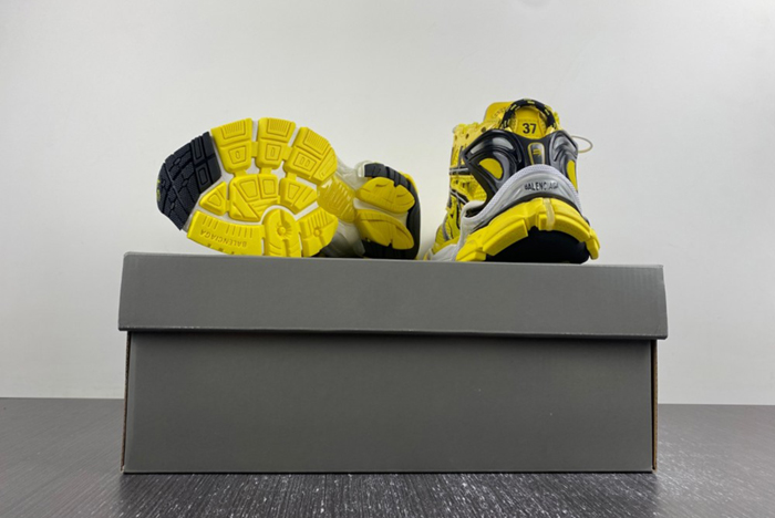 Ba*len*cia*ga/ 677402-w2rd3-0510