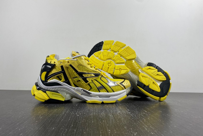 Ba*len*cia*ga/ 677402-w2rd3-0510