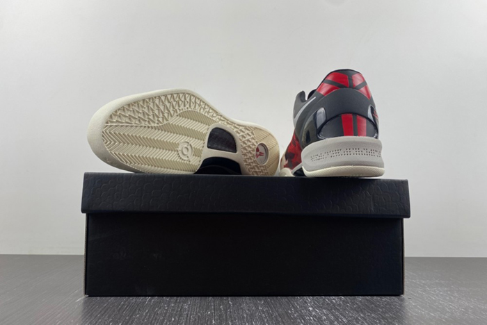 NIKE 555035-601 Kobe 8 System "Milk Snake"  555035-601