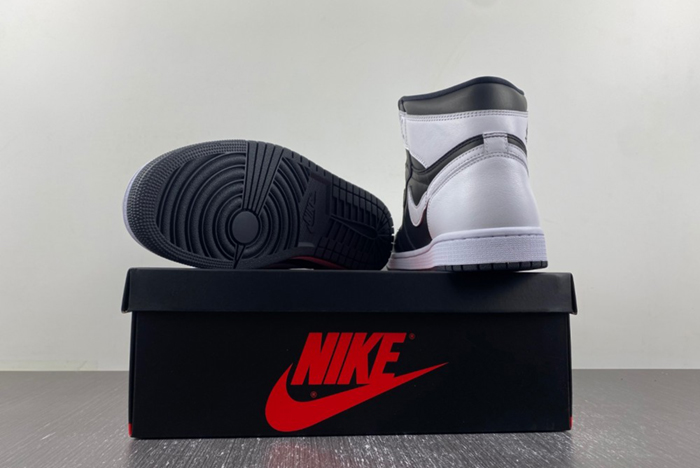 Air Jordan 1 High OG “Reverse Panda” DZ5485-010