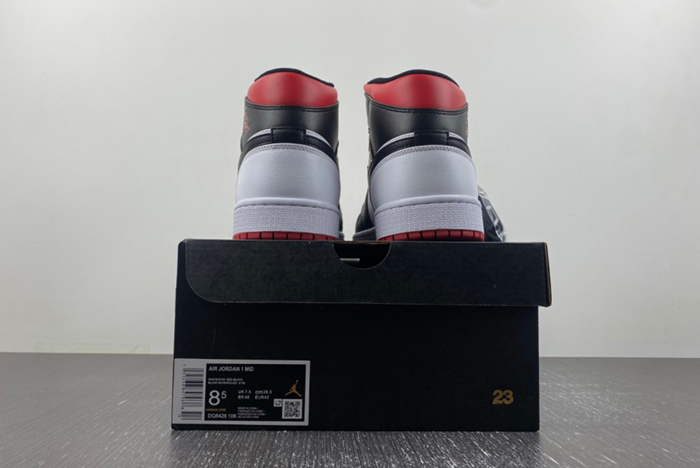 AIR JORDAN 1 MID  DQ8426-106