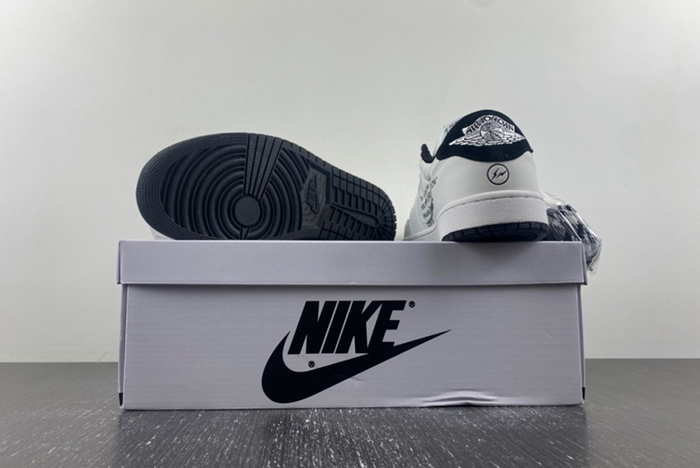 OFF-WHITE x Travis Scott x Air Jordan 1 OW  DM7888-180