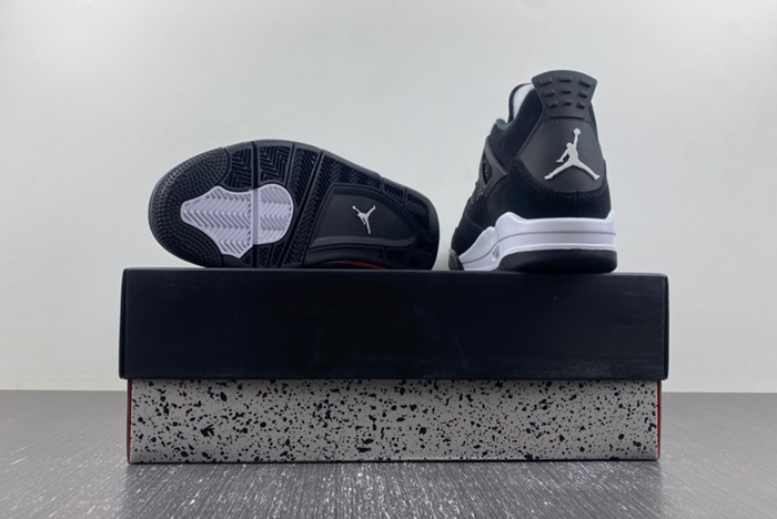 AIR JORDAN 4 RETRO 