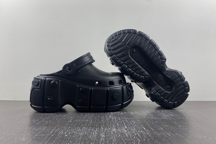 Cr*0*s x ba*len*cia*ga hardCr*0*s slide 