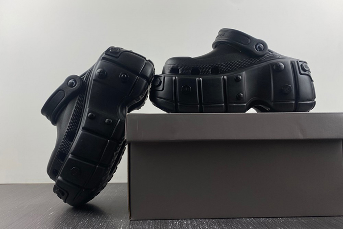 Cr*0*s x ba*len*cia*ga hardCr*0*s slide 