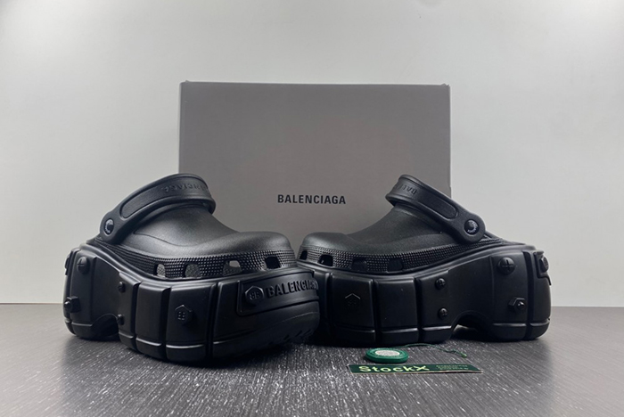 Cr*0*s x ba*len*cia*ga hardCr*0*s slide 