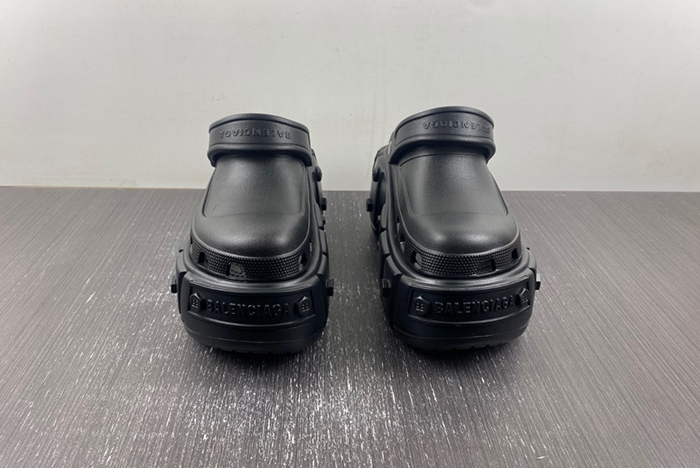 Cr*0*s x ba*len*cia*ga hardCr*0*s slide 