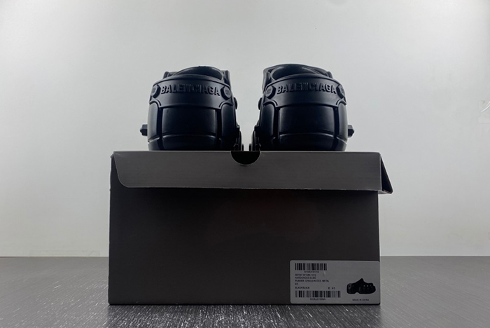 Cr*0*s x ba*len*cia*ga hardCr*0*s slide 