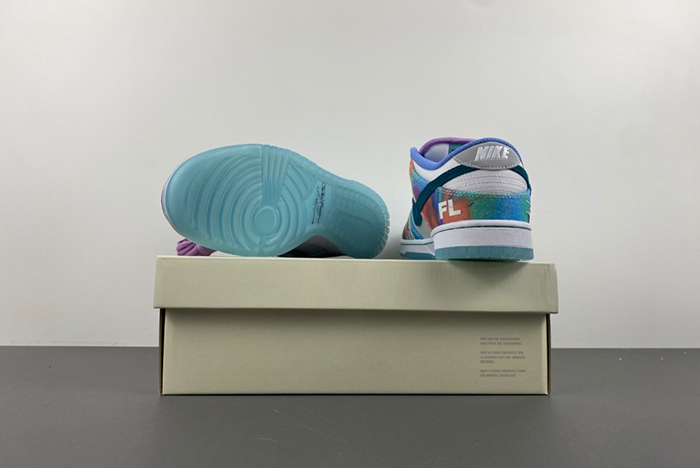 Futura Laboratories x Nike SB Dunk Low FL HF6061-400