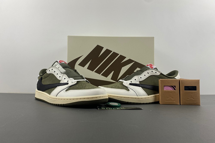 Travis Scott x Air Jordan 1 Low OG DM7866-200