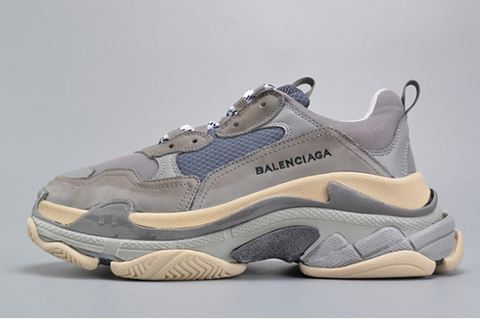Ba*len*cia*ga 17fw triple s washed show snea grey  mens aed2900